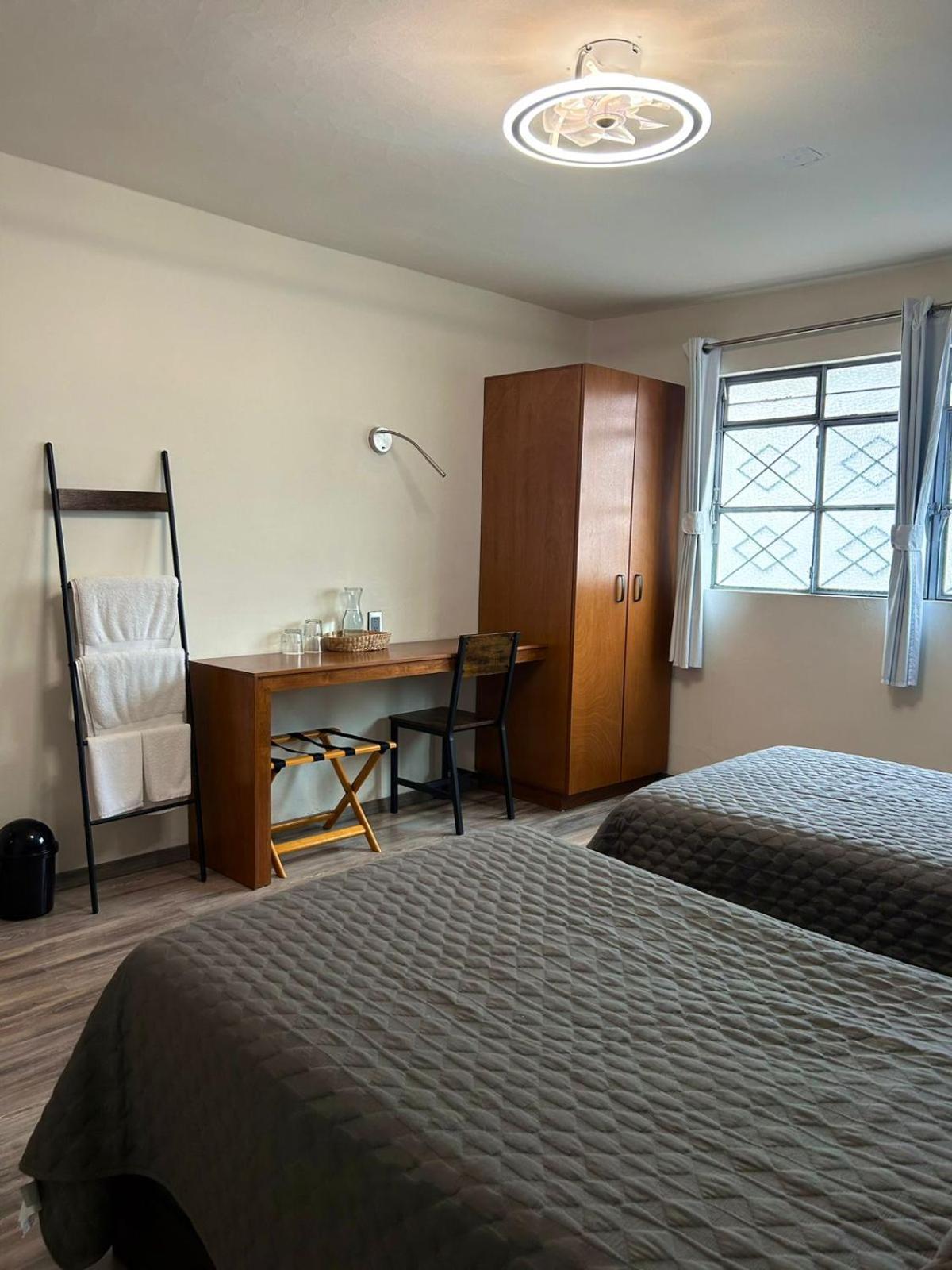 El Salto De Camela Hostal Uruapan  المظهر الخارجي الصورة