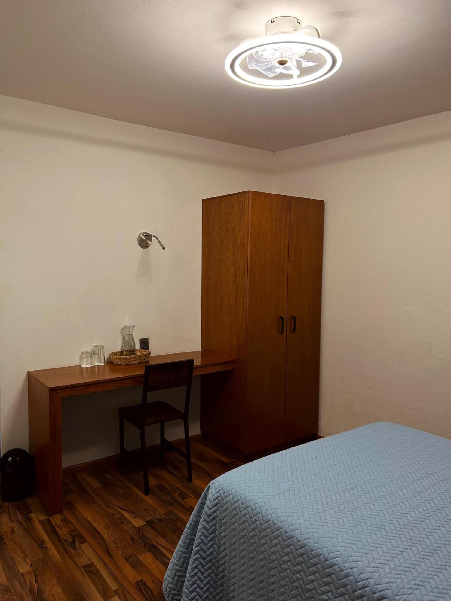 El Salto De Camela Hostal Uruapan  الغرفة الصورة